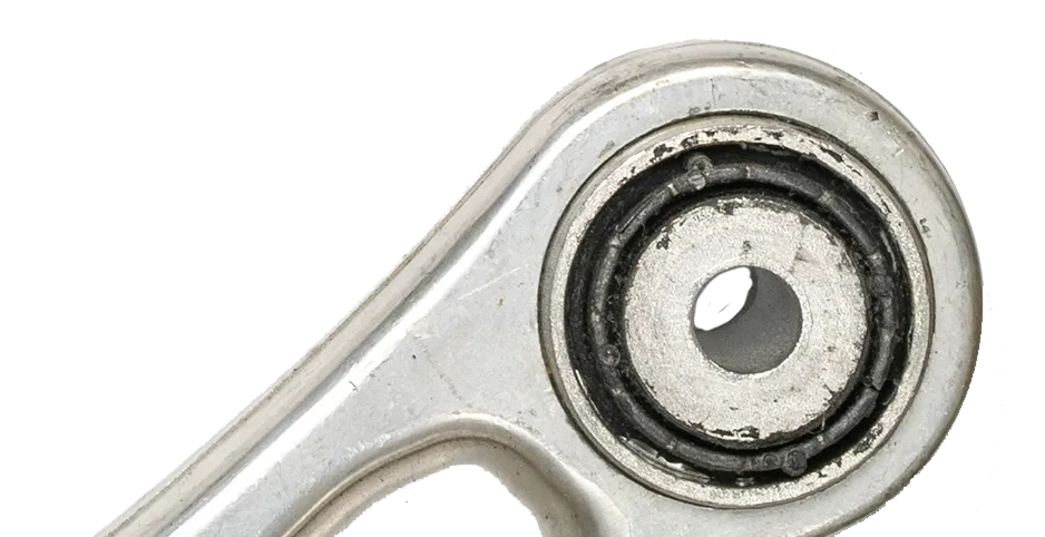 Weißes Autoteil. Satz neuer Autoteile aus Metall. Auto-Ersatzteil für Kraftfahrzeugmechaniker oder Autoteil isoliert auf weißem Hintergrund.